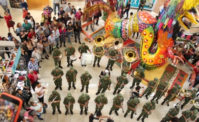 Invita banda de música de la XII región militar a familias de Lázaro Cárdenas a Plaza las Américas
