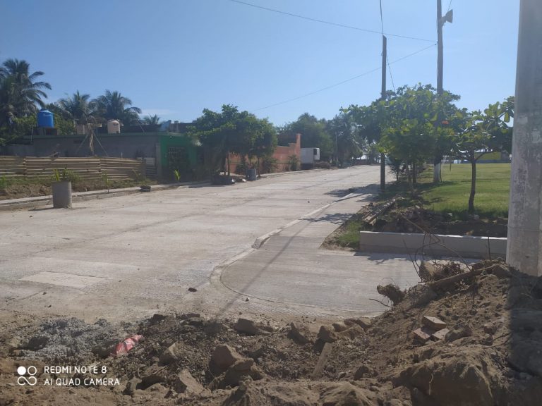 Por finalizar trabajos de pavimentación en Av. Filomeno Mata, de Playa Azul